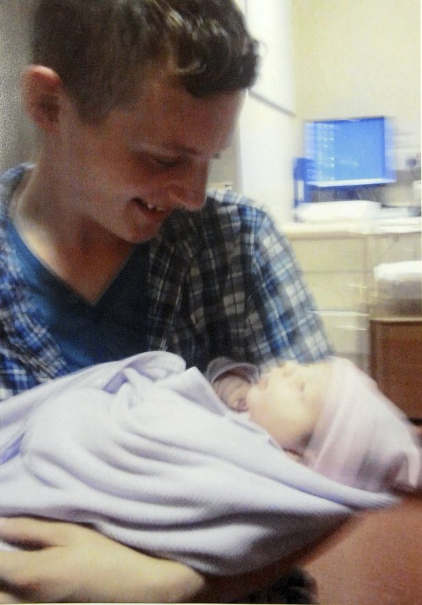 £££££Family+collect+of+Anthony+with+his+baby+daughter.+Denise+Machin+makes+public+appeal+for+help+over+her+missing+son+Anthony+Stubbs