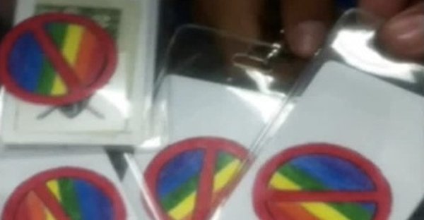 simbolos_homofobicos_colegio_california