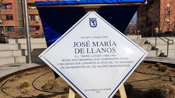 Placa-honor-padre-Llanos_2422567752_15914792_667x375