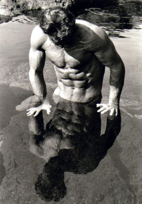 desnudo en el agua sexy